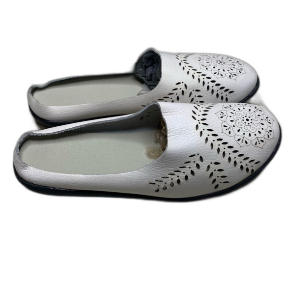 Womens Mules Perforated Leather Cutout Slip-On Rubber Soles 39 EU 8.5 US White - Picture 2 of 6